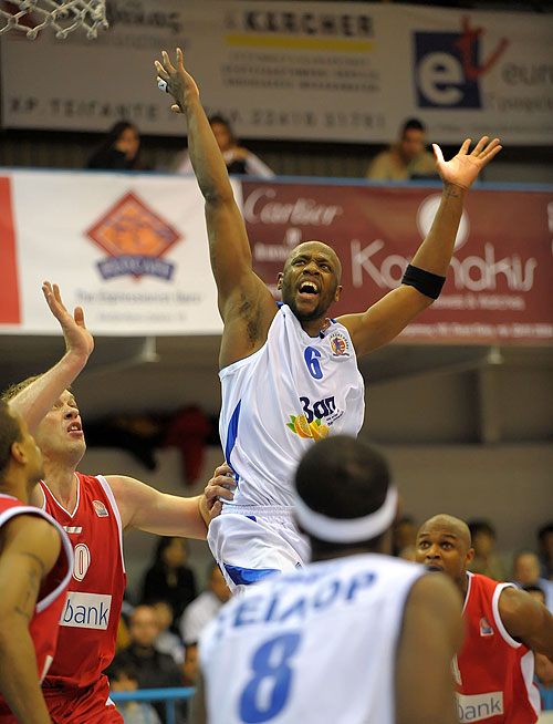 Άπαντες παρόντες.