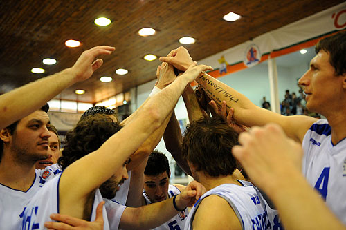 Μια ανάσα από την παραμονή