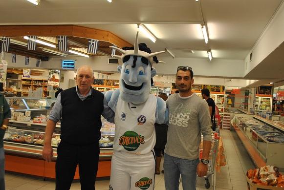 Ο ''Κολοσσάρας'' στα ''Υπέρ Μάρκετ Σπανός''
