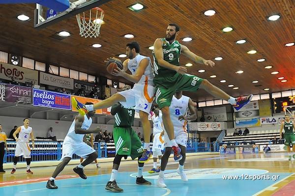 Τον κοίταξε στα μάτια